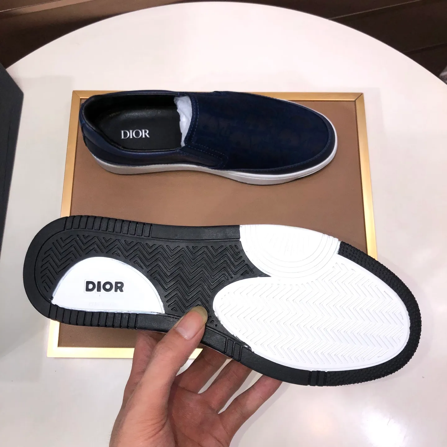 Men's shoes💰420💰【Dior】Official website global debut 🔝The latest masterpiece of high-end men's shoes brand: original special cloth fabric imported from Italy + imported sheepskin lining🔥Original toe-cap rubber outsole Soft and comfortable, making walking more convenient and comfortable! Size: 38-44 (45 can be customized)